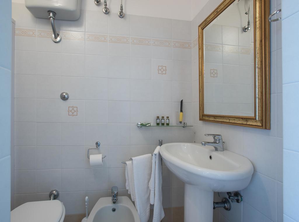 Palazzo Scarciglia - Dimora D'Epoca Bed and Breakfast Minervino di Lecce Rum bild
