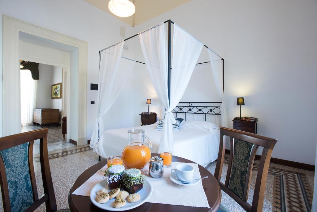 Palazzo Scarciglia - Dimora D'Epoca Bed and Breakfast Minervino di Lecce Exteriör bild
