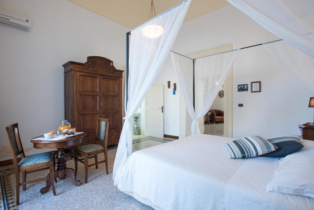 Palazzo Scarciglia - Dimora D'Epoca Bed and Breakfast Minervino di Lecce Exteriör bild