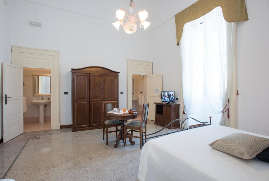 Palazzo Scarciglia - Dimora D'Epoca Bed and Breakfast Minervino di Lecce Rum bild