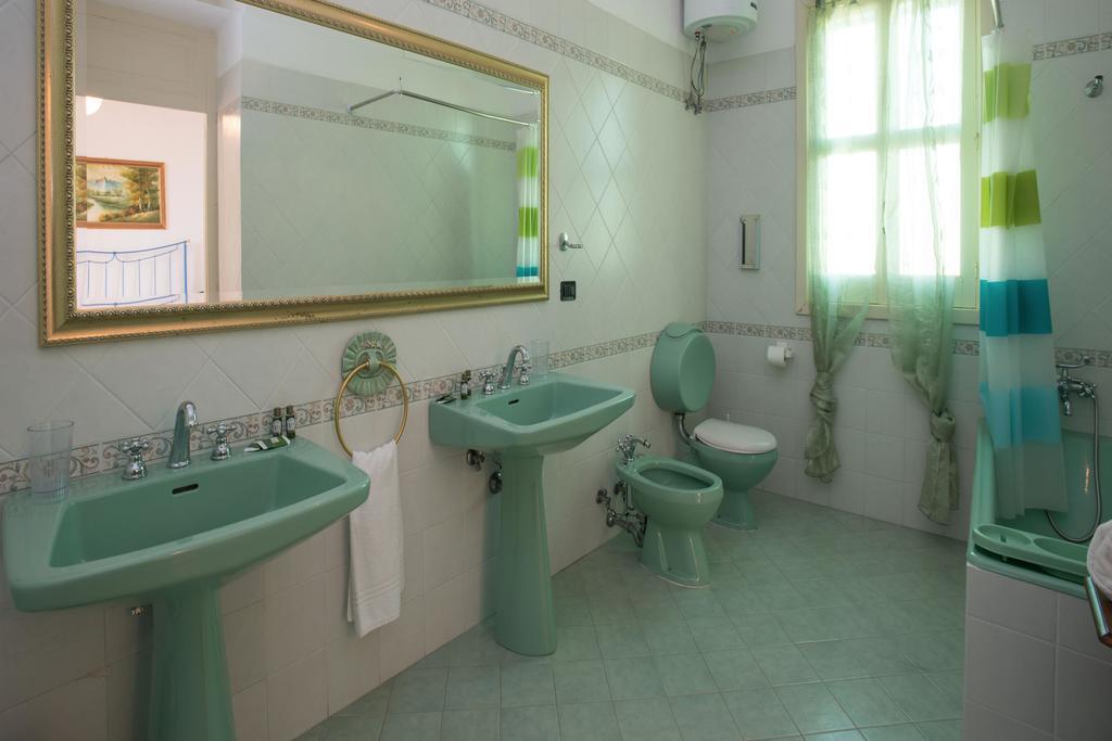 Palazzo Scarciglia - Dimora D'Epoca Bed and Breakfast Minervino di Lecce Rum bild