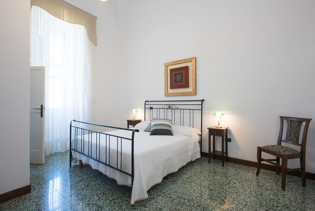 Palazzo Scarciglia - Dimora D'Epoca Bed and Breakfast Minervino di Lecce Rum bild