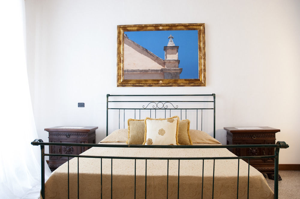 Palazzo Scarciglia - Dimora D'Epoca Bed and Breakfast Minervino di Lecce Exteriör bild