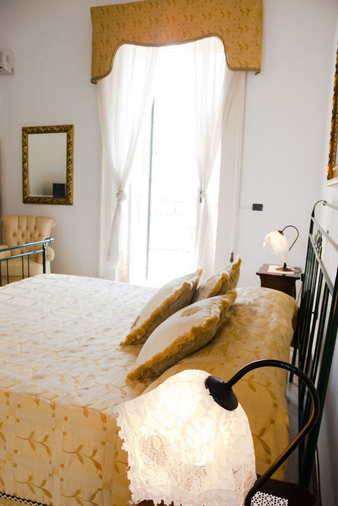 Palazzo Scarciglia - Dimora D'Epoca Bed and Breakfast Minervino di Lecce Exteriör bild